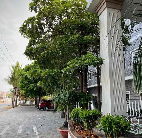 Oceanward Hotel & Resort