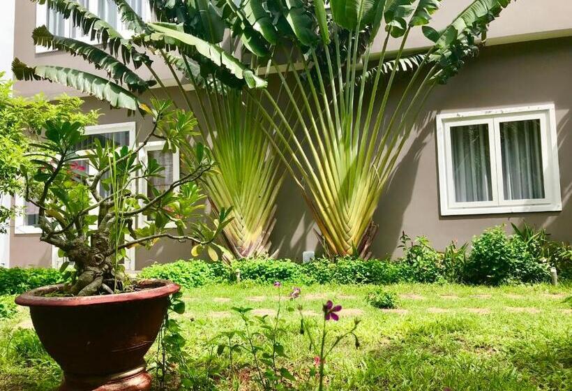 Oceanward Hotel & Resort