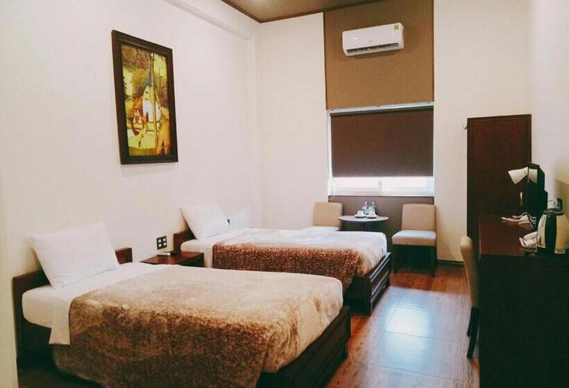 Oceanward Hotel & Resort