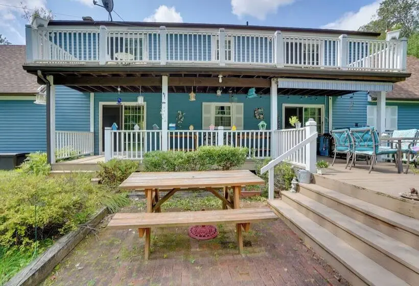 Pittsfield Home W/ Deck   12 Mi To Jiminy Peak!