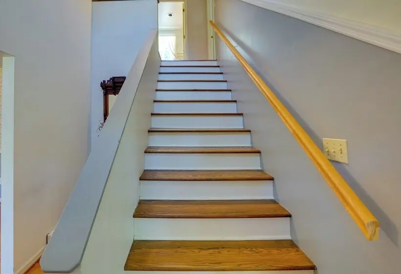 Pittsfield Home W/ Deck   12 Mi To Jiminy Peak!