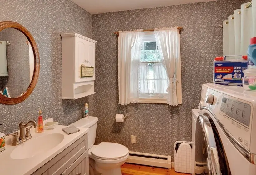 Pittsfield Home W/ Deck   12 Mi To Jiminy Peak!