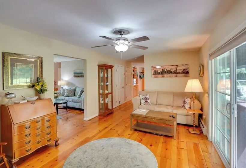 Pittsfield Home W/ Deck   12 Mi To Jiminy Peak!