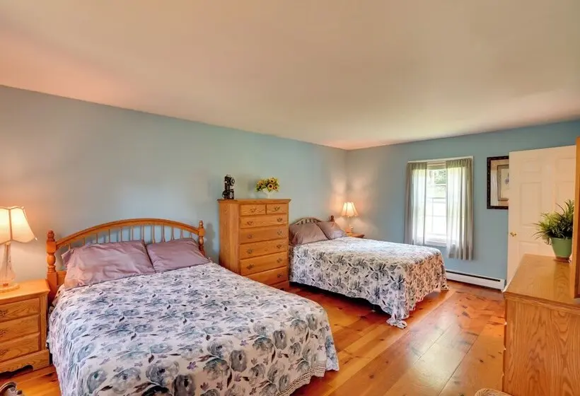 Pittsfield Home W/ Deck   12 Mi To Jiminy Peak!
