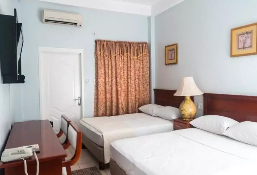 هتل Status International