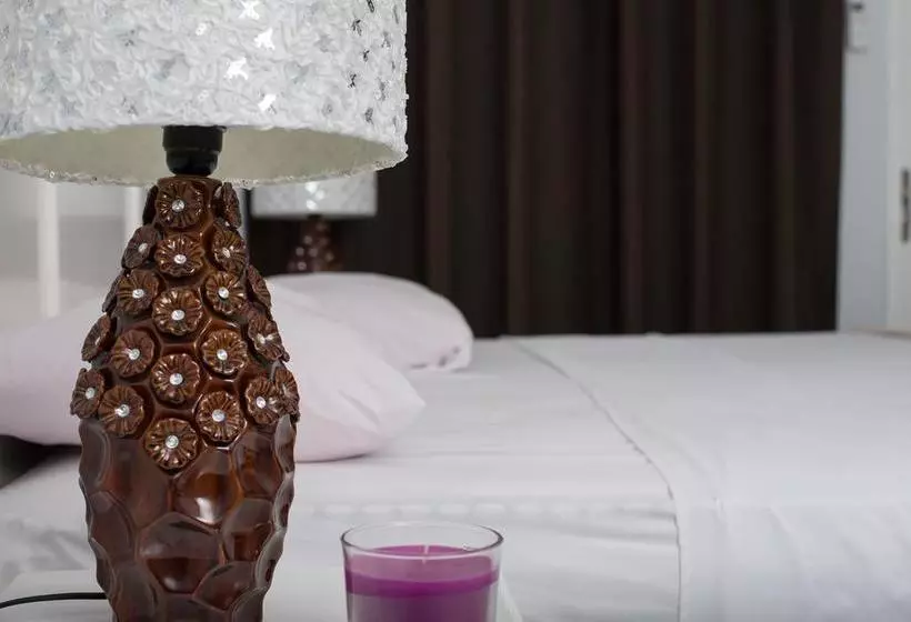 هتل Status International