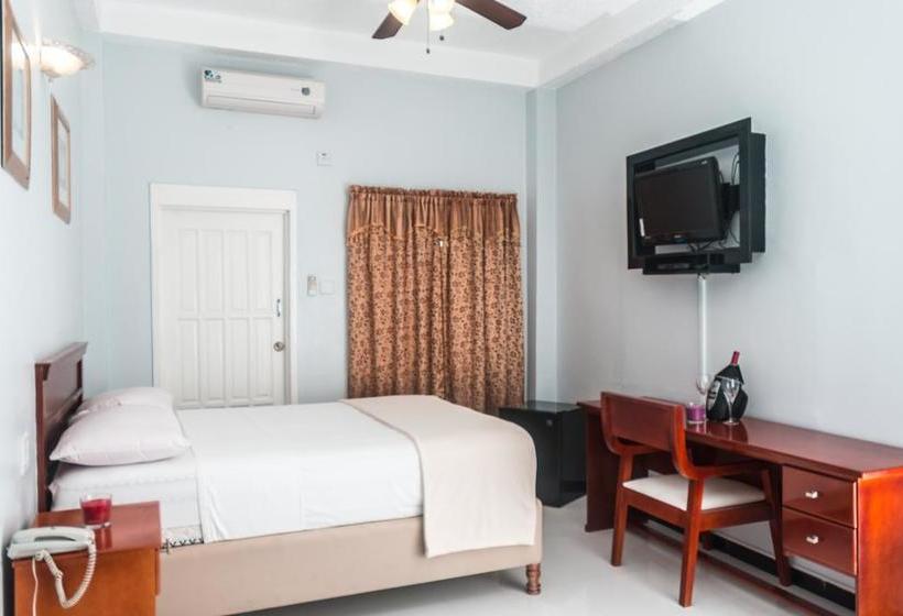 هتل Status International