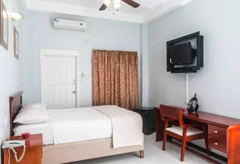 هتل Status International