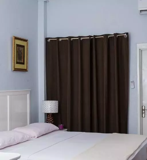 هتل Status International