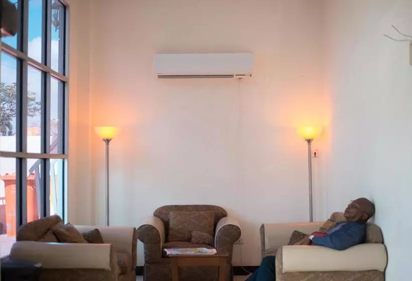 هتل Status International