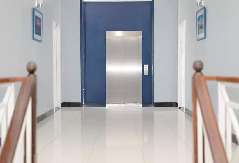 هتل Status International