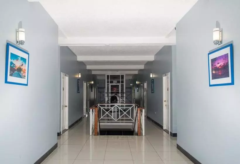 هتل Status International