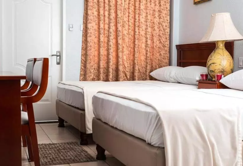 هتل Status International