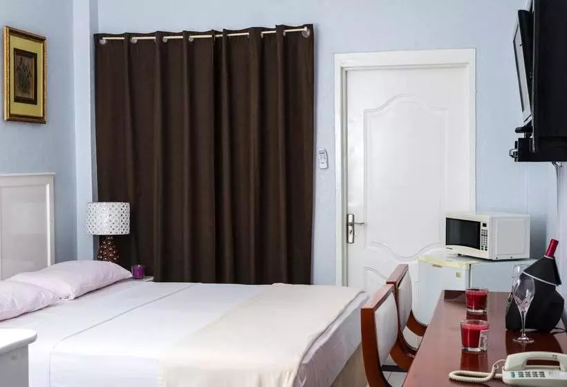 هتل Status International