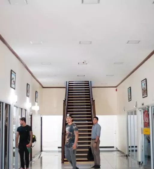 هتل Status International