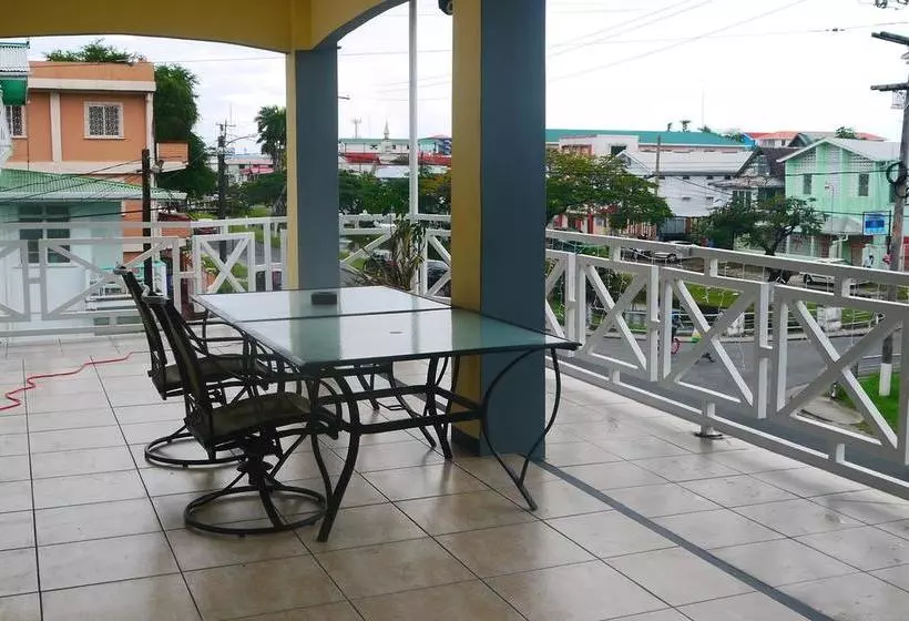 هتل Status International