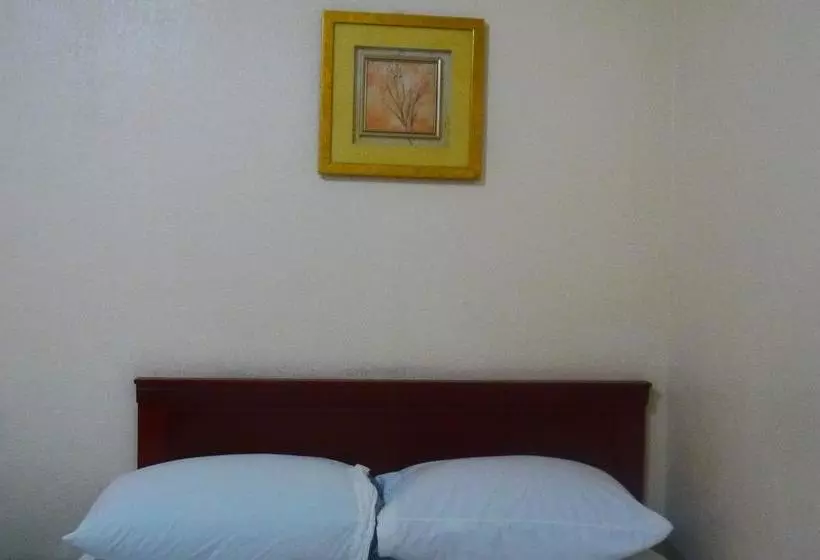 هتل Status International