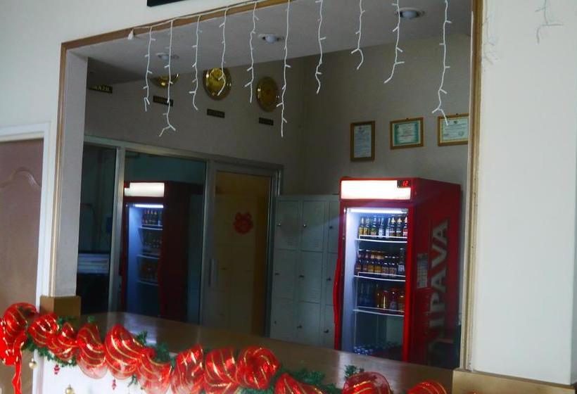 هتل Status International