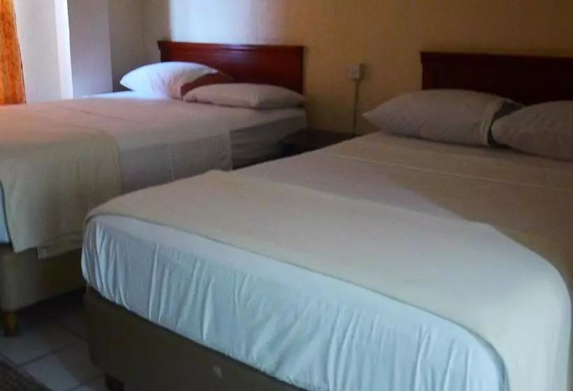 هتل Status International