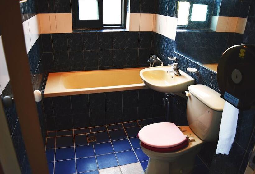 Sumsum Guest House   Hostel