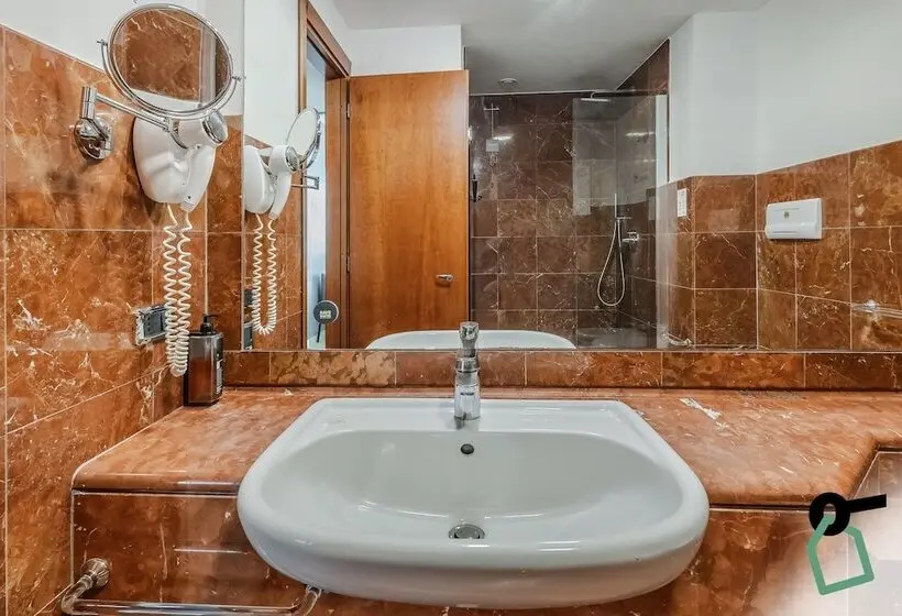 هتل Hotiday Room Collection   Trapani