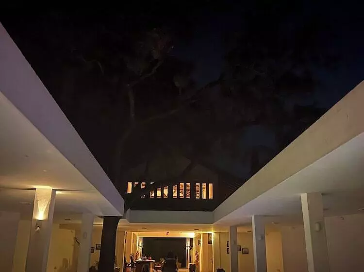 Hotelli Margosa Bay