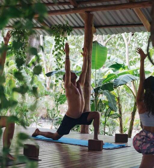 호스텔 Zeneidas Surf Garden