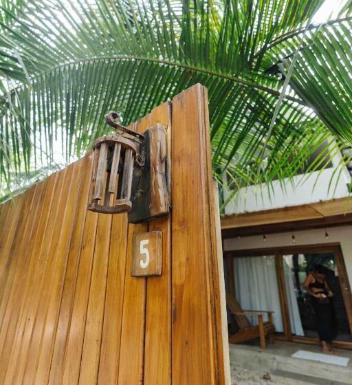 호스텔 Zeneidas Surf Garden