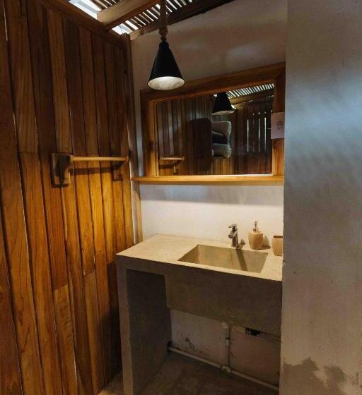 호스텔 Zeneidas Surf Garden