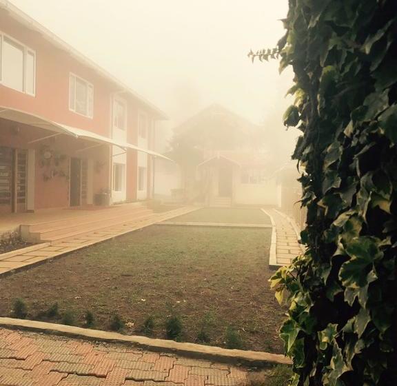 בית מלון כפרי Lakshmi Holiday Inn