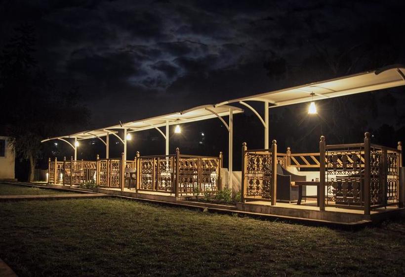 בית מלון כפרי Lakshmi Holiday Inn