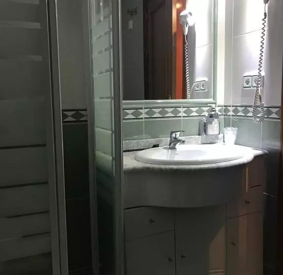 Hotelli Los Leones, El Más Cercano A Warner