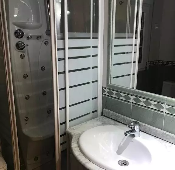 Hotelli Los Leones, El Más Cercano A Warner