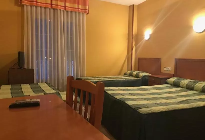 Hotelli Los Leones, El Más Cercano A Warner