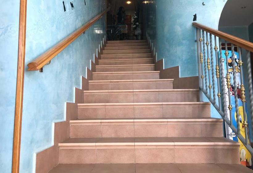 ホテル Los Leones, El Más Cercano A Warner