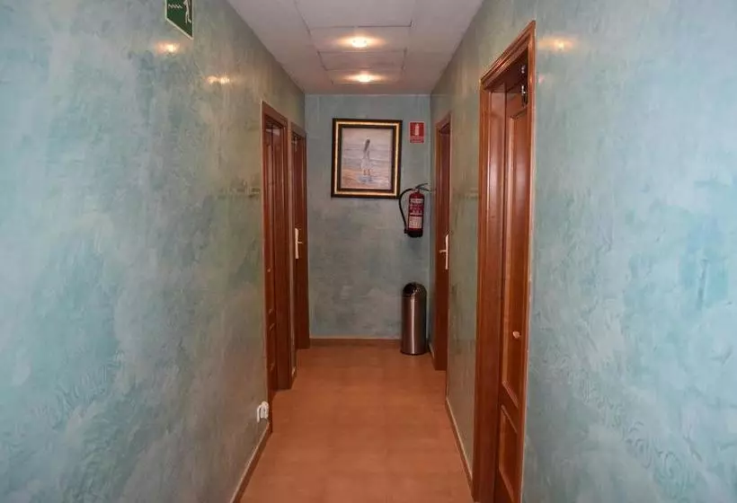 Hotelli Los Leones, El Más Cercano A Warner