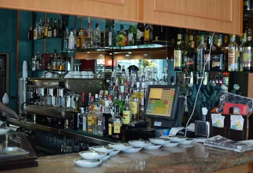 Hotelli Los Leones, El Más Cercano A Warner