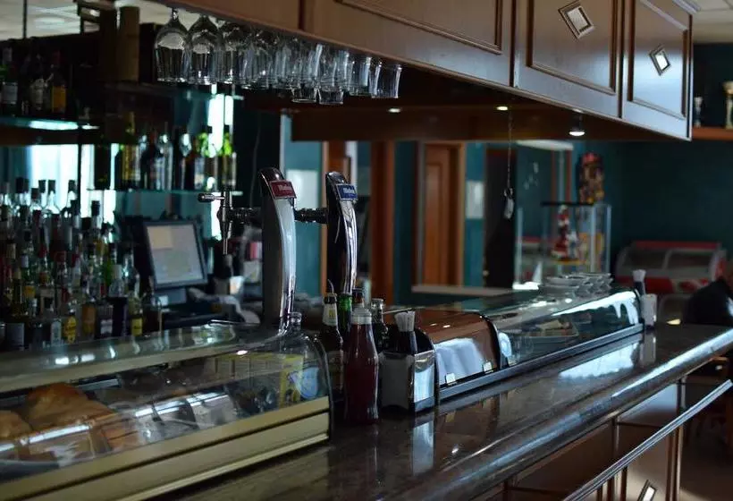 Hotelli Los Leones, El Más Cercano A Warner