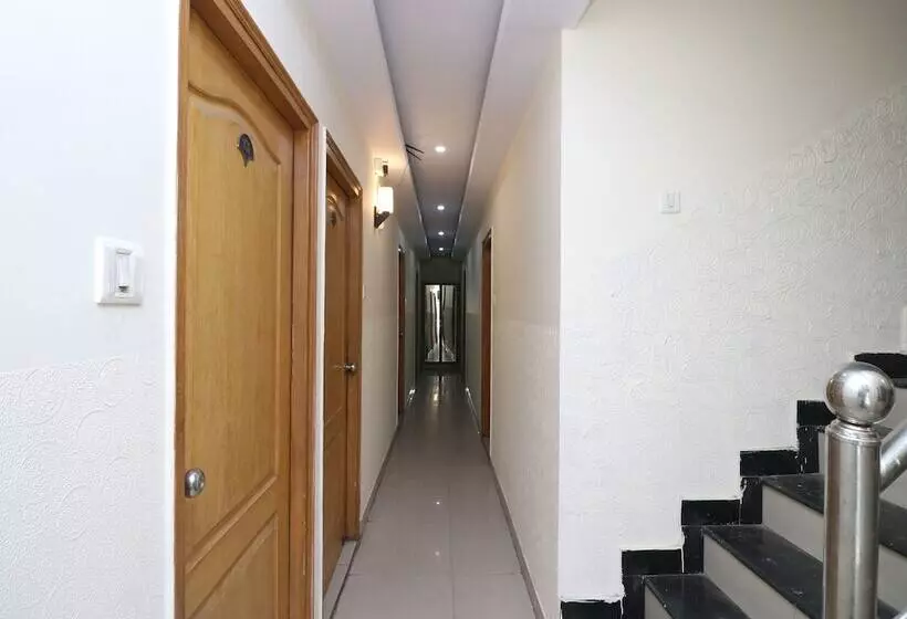 Oyo 9847 Hotel Blue Empire