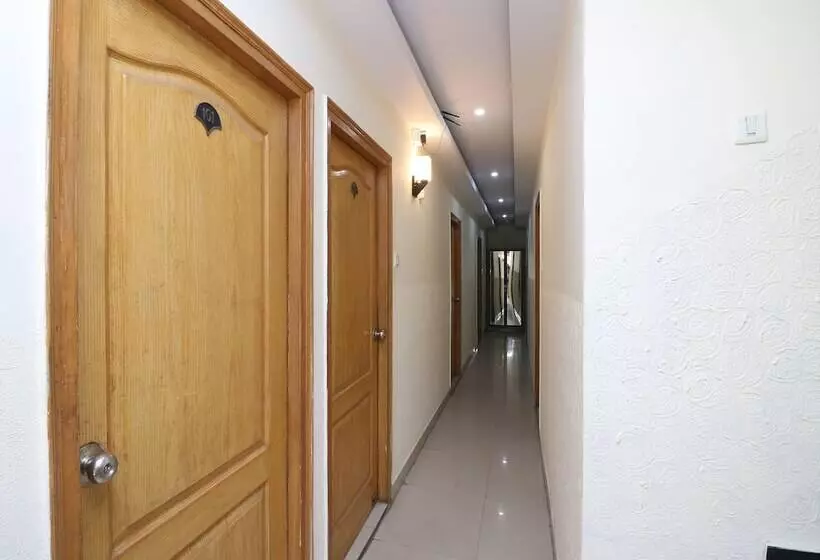 Oyo 9847 Hotel Blue Empire