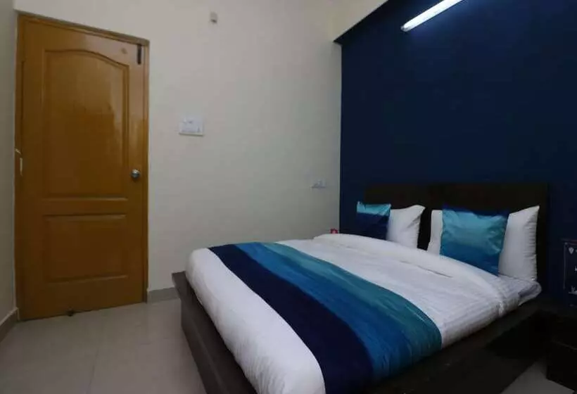 Oyo 9847 Hotel Blue Empire