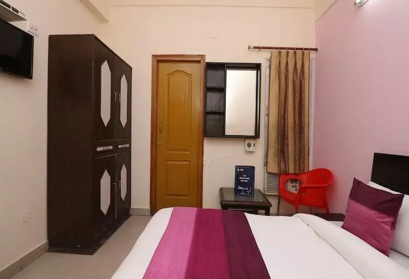Oyo 9847 Hotel Blue Empire