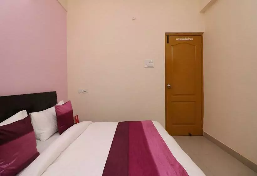Oyo 9847 Hotel Blue Empire