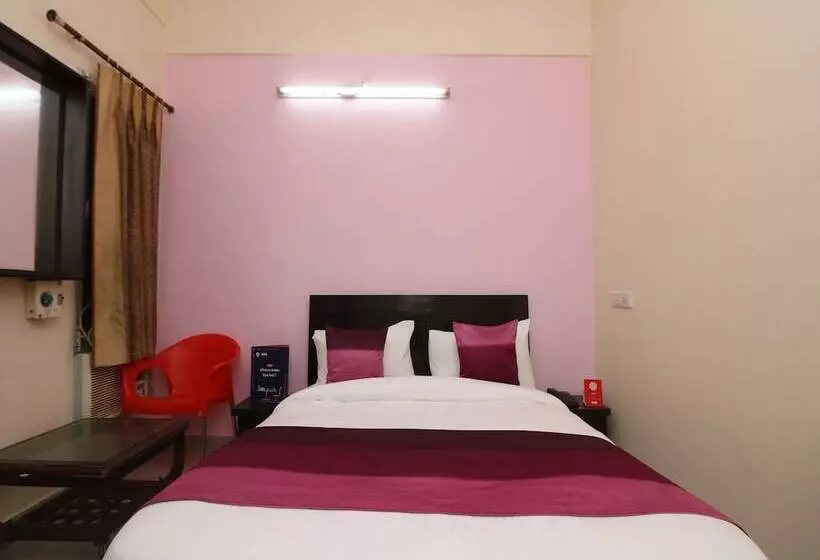 Oyo 9847 Hotel Blue Empire