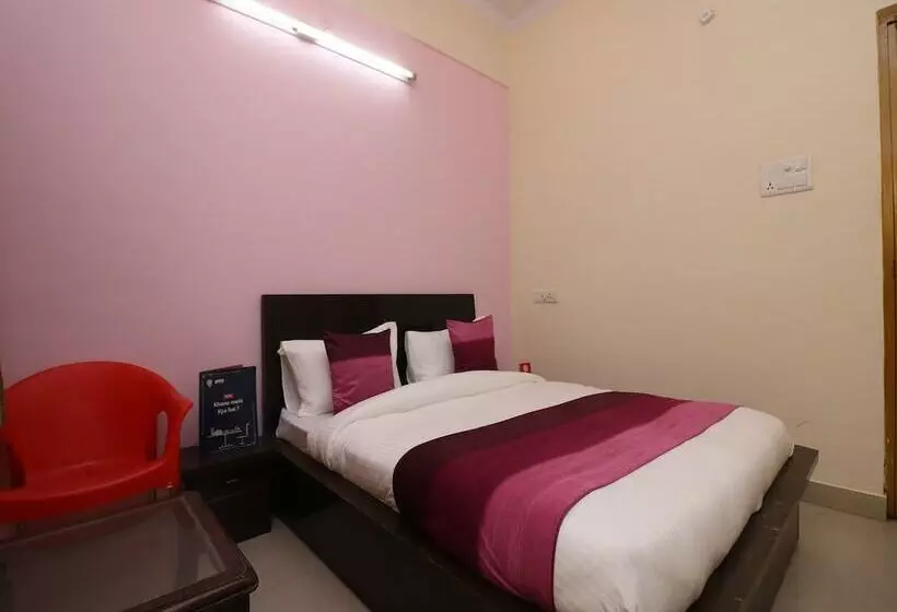 Oyo 9847 Hotel Blue Empire