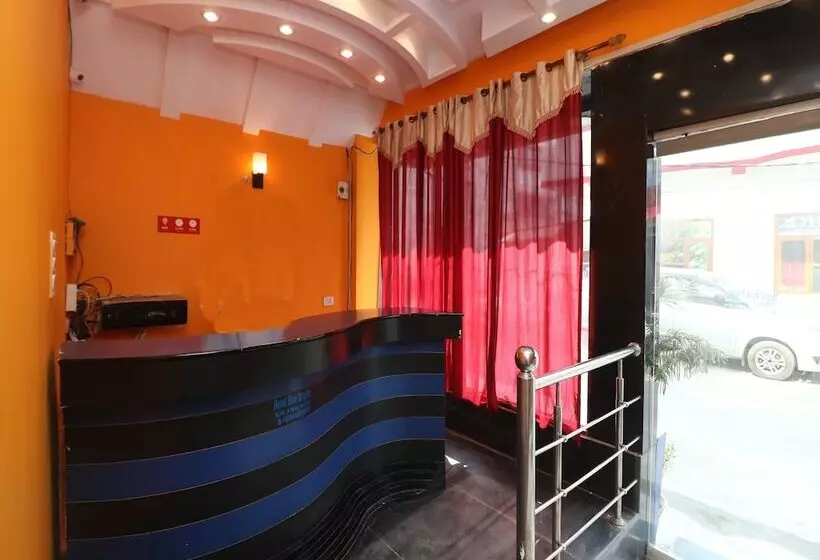 Oyo 9847 Hotel Blue Empire