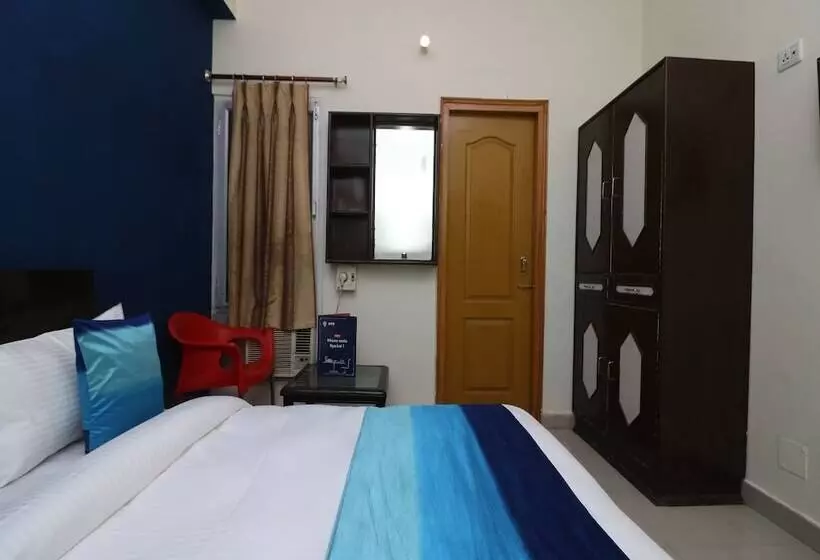 Oyo 9847 Hotel Blue Empire