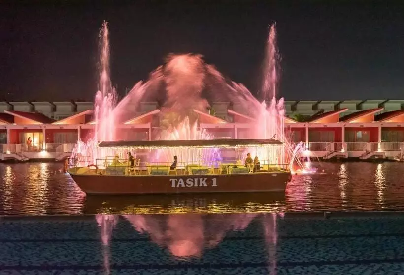 Tasik Villa International Resort