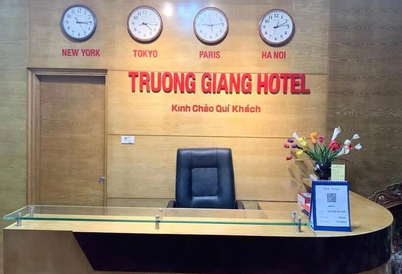 Truong Giang Hotel Hn By Bay Luxury