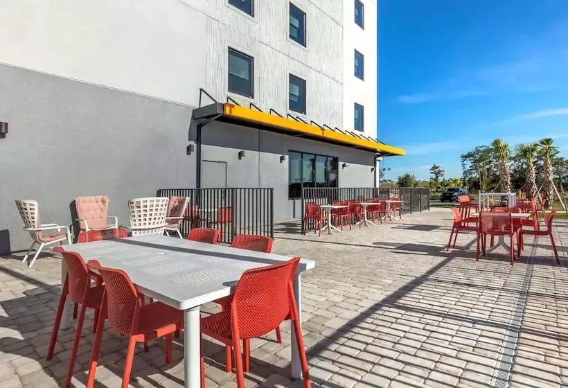 Hotelli Comfort Suites Fort Myers East I 75